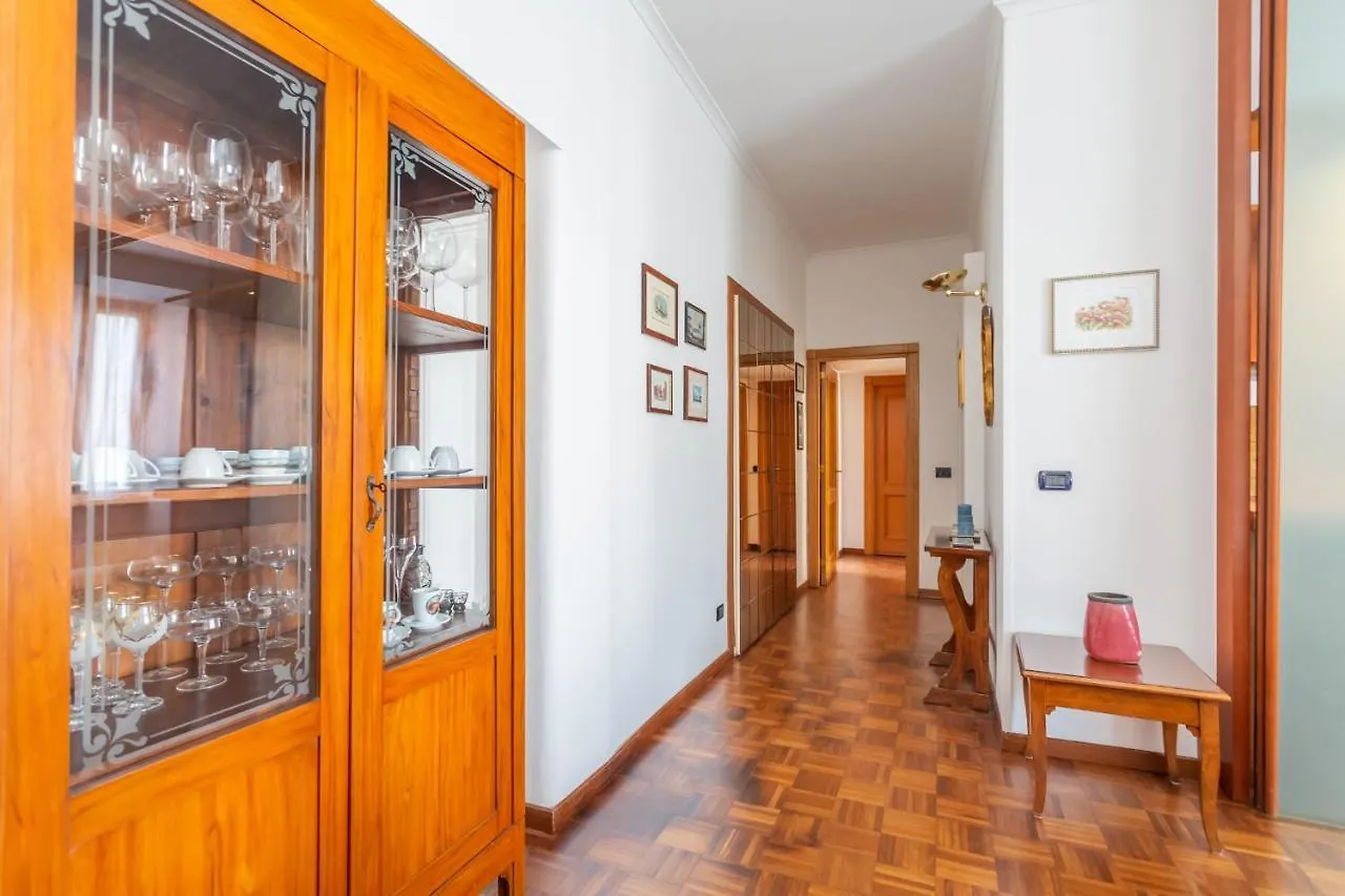 Modern 2Bdr Apartment Vibrant Prati Neighborhood Rome Italy