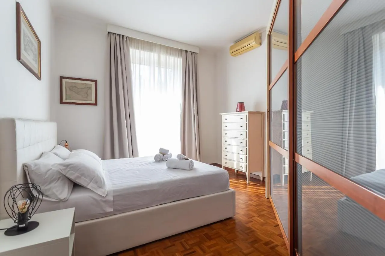Modern 2Bdr Apartment Vibrant Prati Neighborhood Rome 0*,