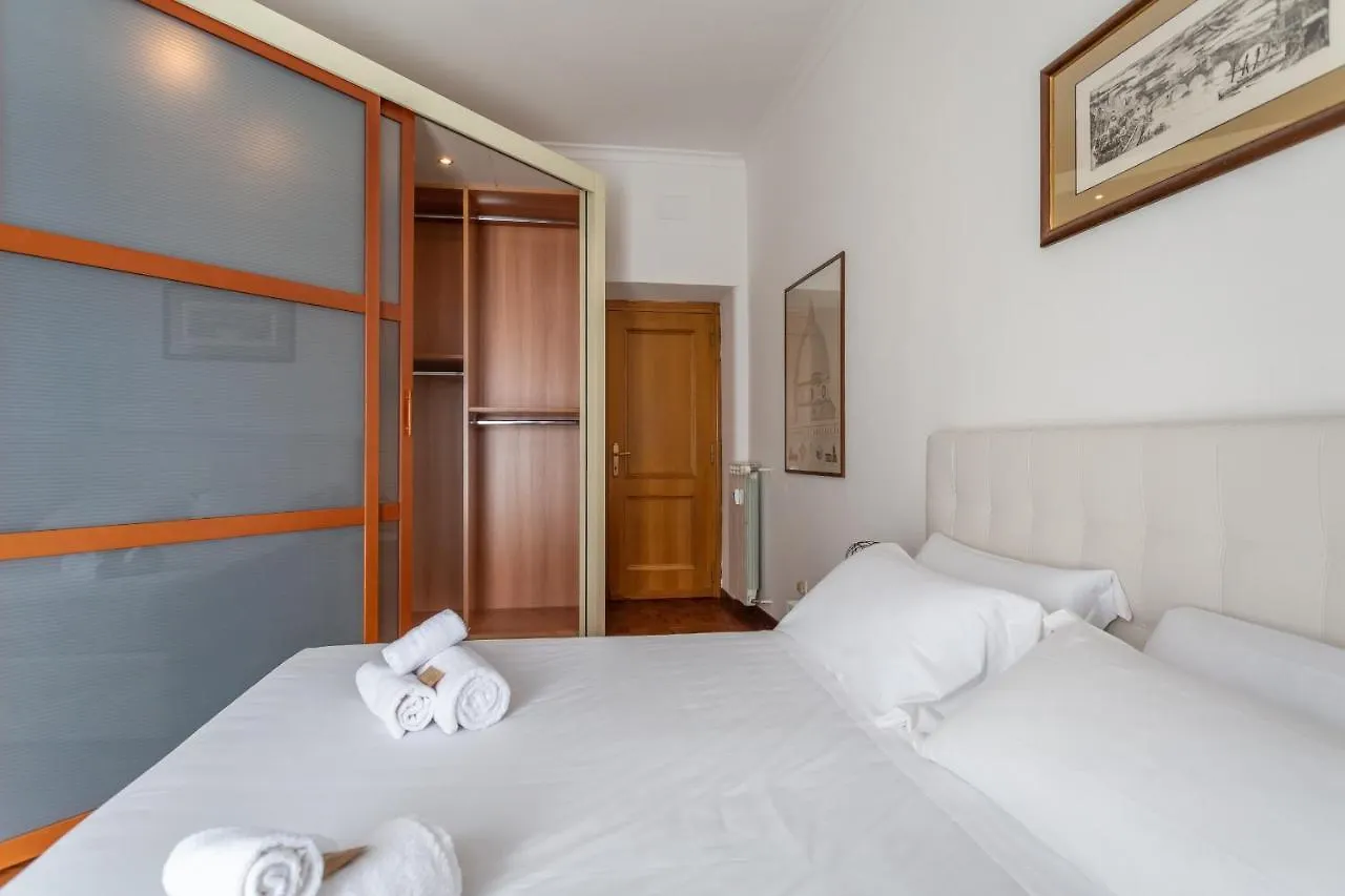 Modern 2Bdr Apartment Vibrant Prati Neighborhood Rome Italy