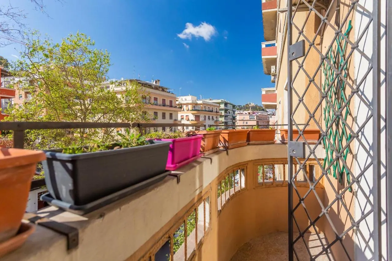 Modern 2Bdr Apartment Vibrant Prati Neighborhood Rome