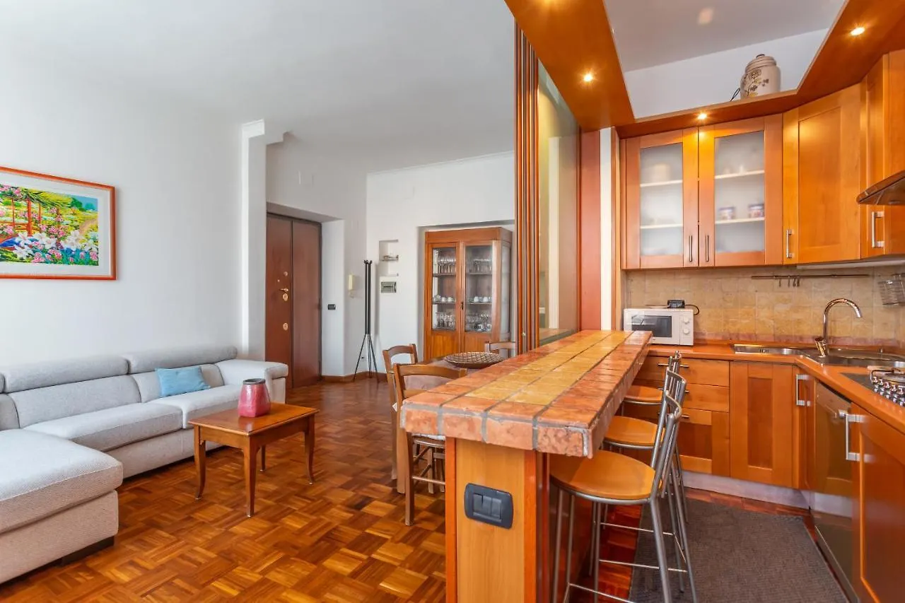 Modern 2Bdr Apartment Vibrant Prati Neighborhood Rome